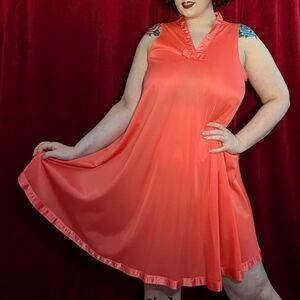 Vintage Henson Kickernick coral nylon babydoll nightgown - M